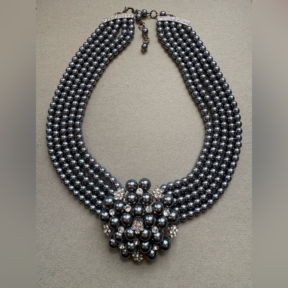 Elegant Black Pearl Necklace